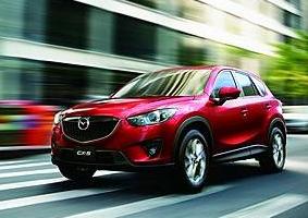 CX-5汽车轮胎充气