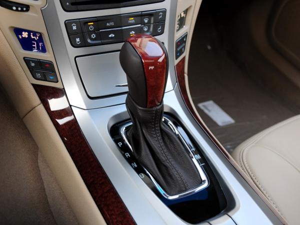 凯迪拉克CTS凯迪拉克底盘漏油