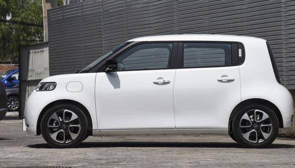 欧拉白猫后视镜维修