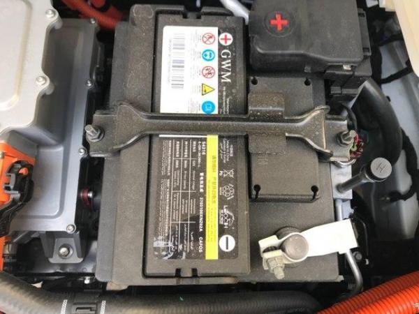 欧拉白猫电动车漆面保养