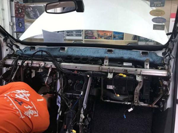 XT5刹车系统维修