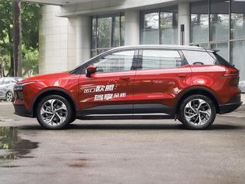 华泰现代XEV260车身喷漆