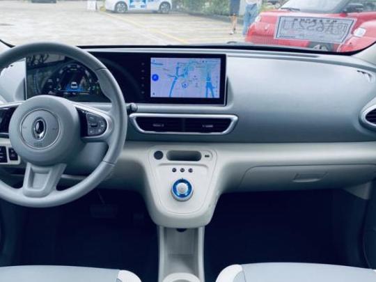 欧拉白猫车身划痕修补技巧