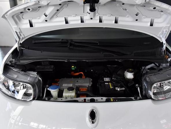 《欧拉白猫车身划痕修复全攻略 DIY修补技巧与专业工具推荐》