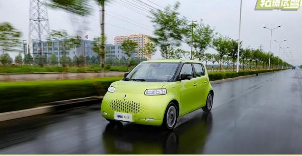 欧拉白猫电动车后视镜加热